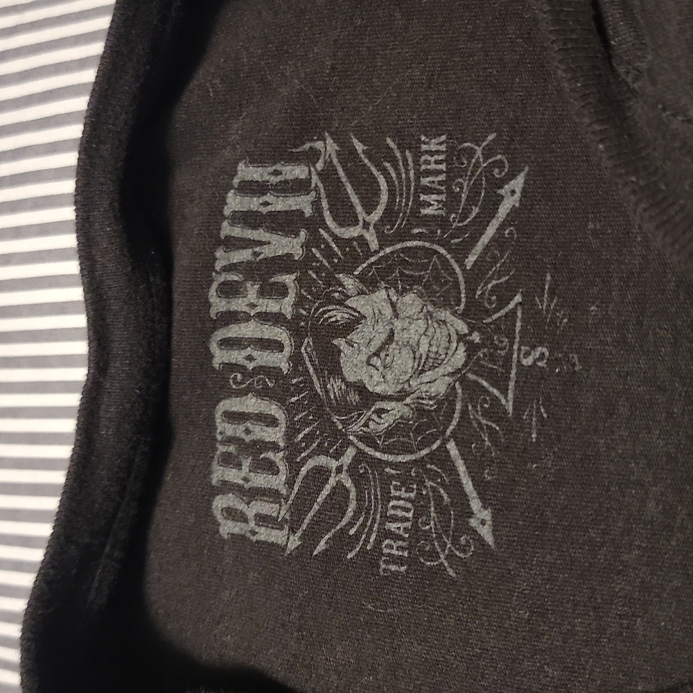 Red devil tshirt - Picture 4 of 5